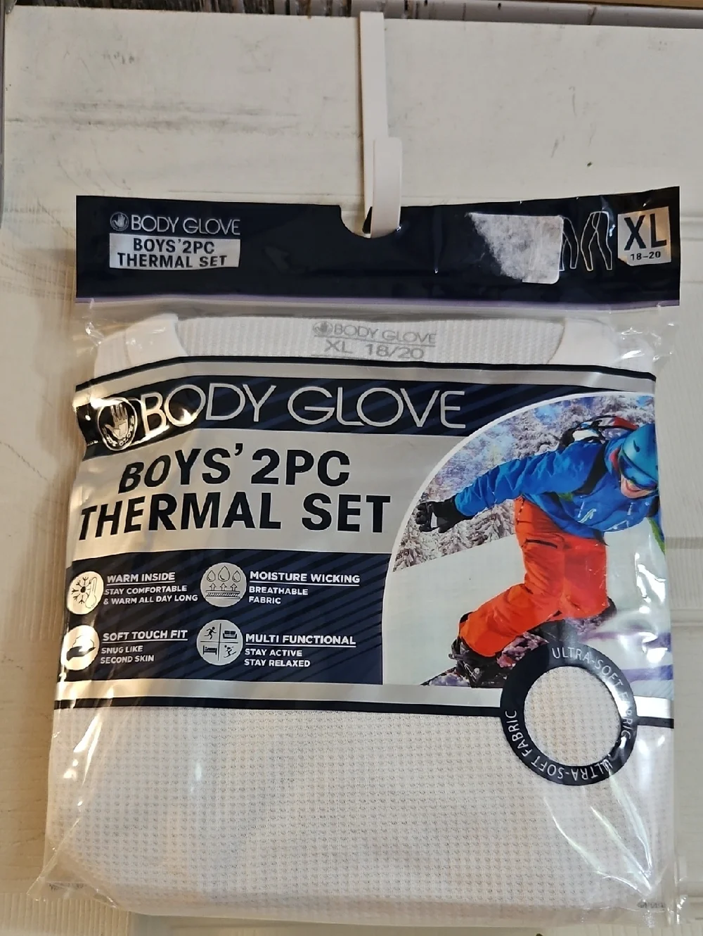 BODY GLOVE BOYS 2 PIECE THERMAL SET: NEW IN PACKAGE: SIZE XL